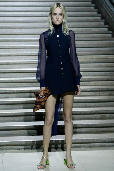 Look 22